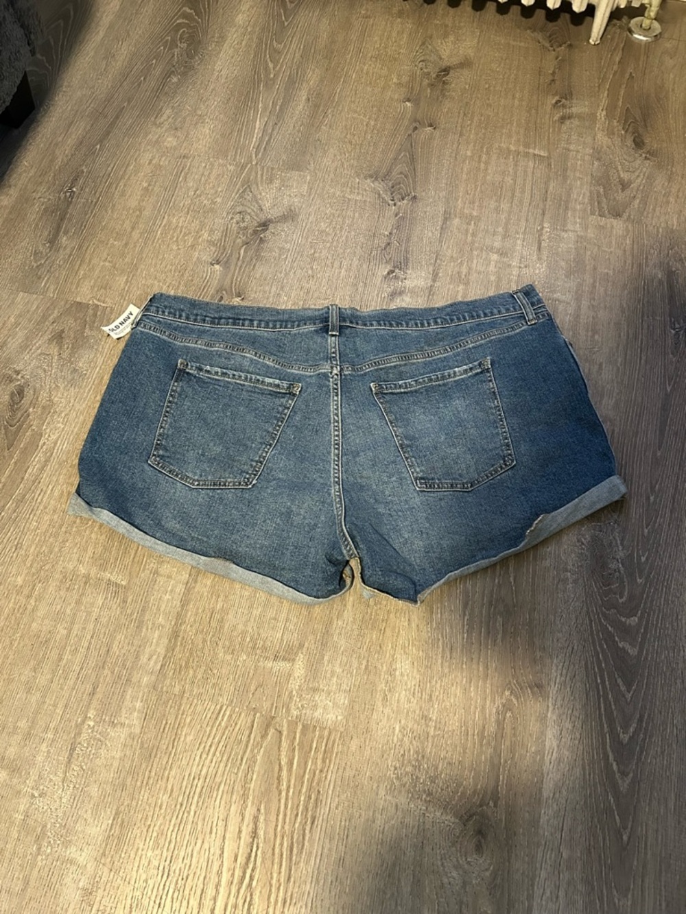 Old Navy Women’s Plus Size Mid-Rise Boyfriend Jean Short 22 - Picture 2 of 9